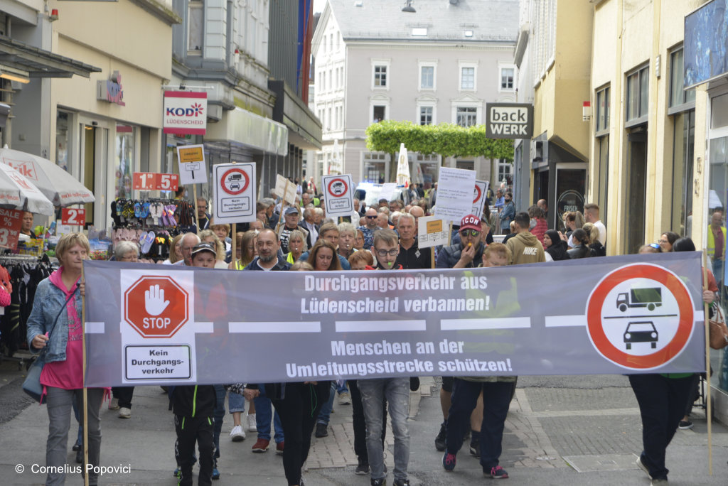 Die Bürgerinitiative A45 demonstriert in Brügge